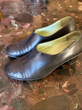 Mephisto Black Leather Slip-On Low Heel Women's Professional Shoes 7.5 Vintage